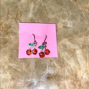 Adorable cherry 🍒 earrings! Brand new condition!✨